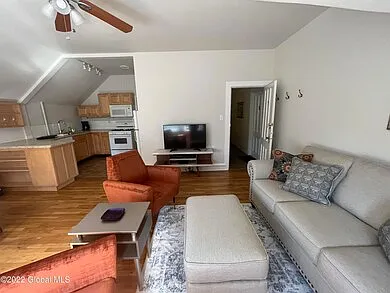 1 bed, 758 sqft, $1,850 — Photo 4