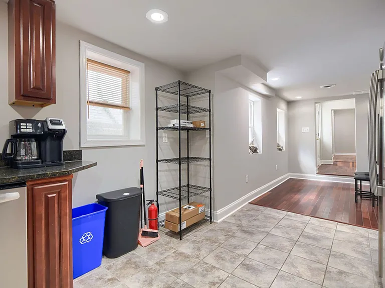 1809 E Pratt St — Photo 11