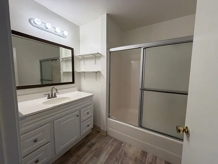635 E Chestnut St — Photo 10