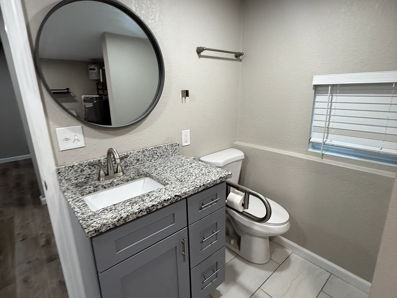 2 bed, 837 sqft, $1,300 — Photo 3