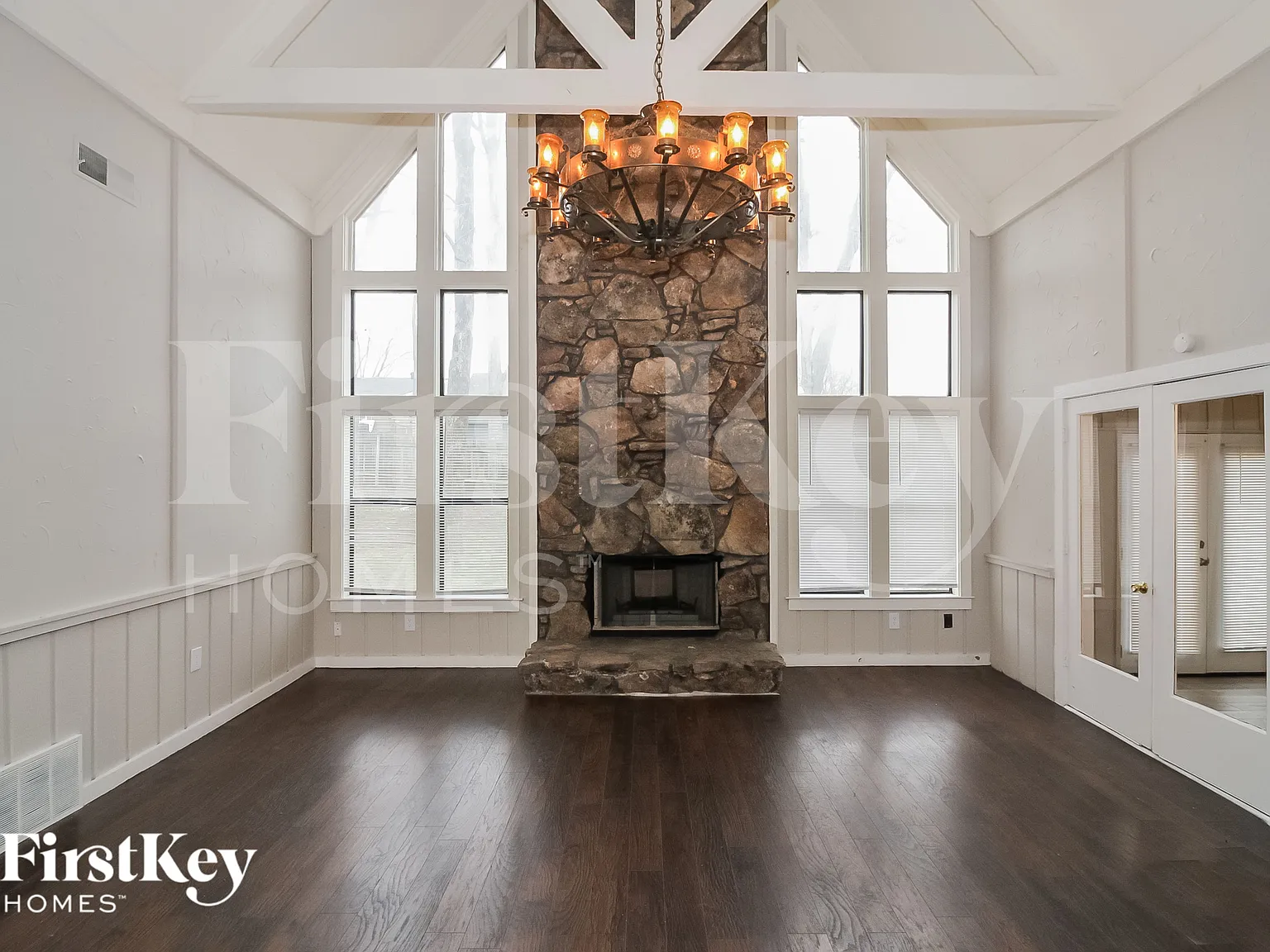 3 bed, 2.0 bath, 1946 sqft, $1,925 — Photo 2