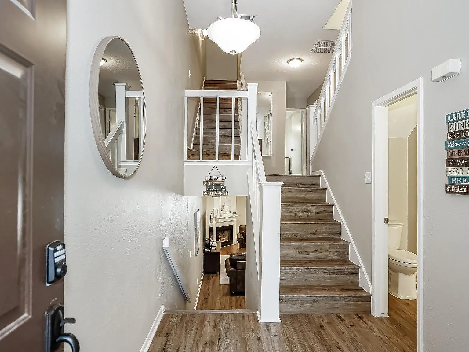 4 bed, 3.5 bath, 2498 sqft, $3,600 — Photo 2