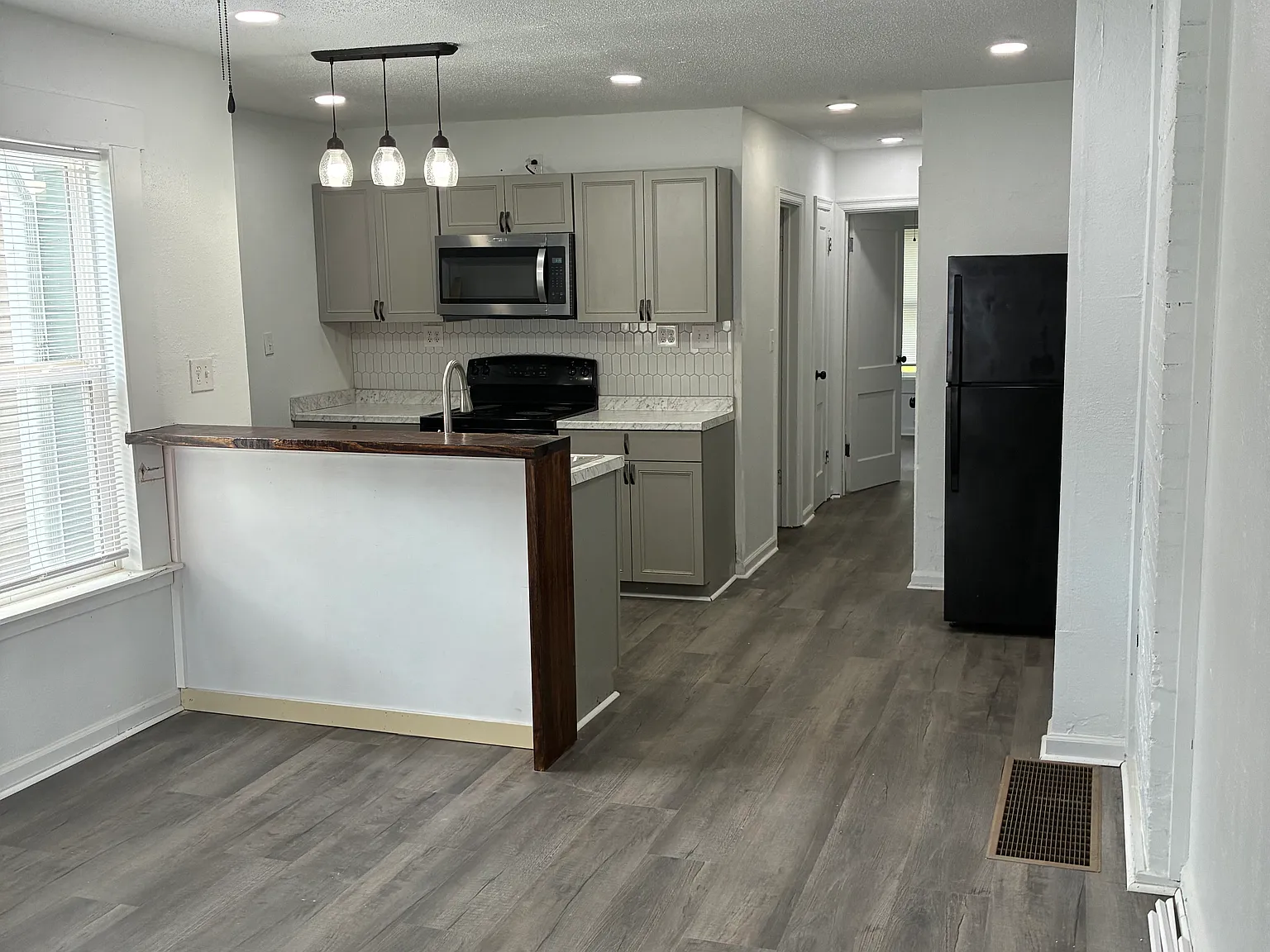 1 bed, 550 sqft, $995 — Photo 2