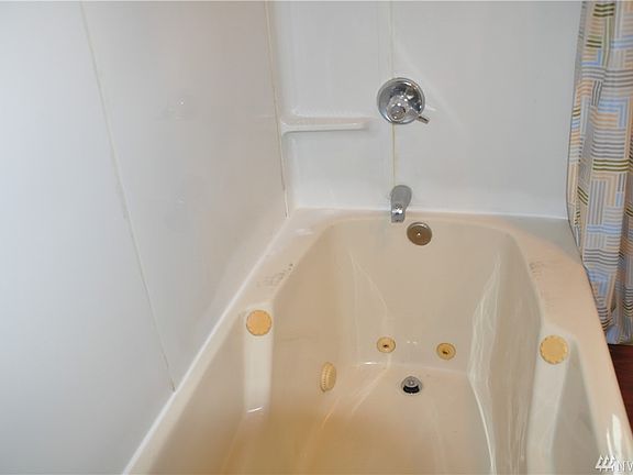 4th image of 909 Earnest Brazill St