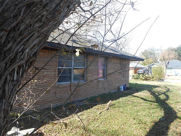 2nd image of 2711 Knotty Oaks Trl