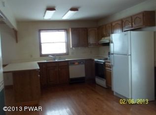 95 Stanton Dr, Waymart, PA 18472