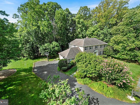 2nd image of 1160 Old Gate Ct