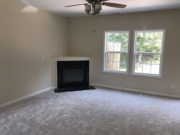 4th image of 823 Woodside Park Ln