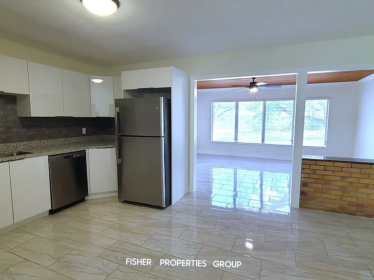 621 Riviera Dr — Photo 12