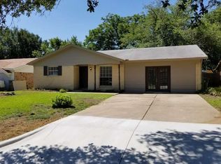 2804 E Mitchell St, Arlington, TX 76010