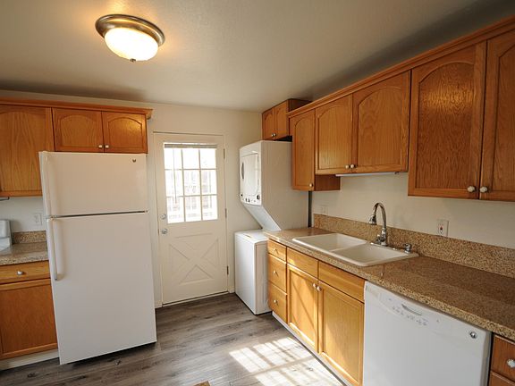 2nd image of 749 Newton St