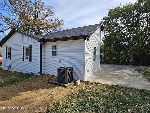 2nd image of 296 Greenwood Cir