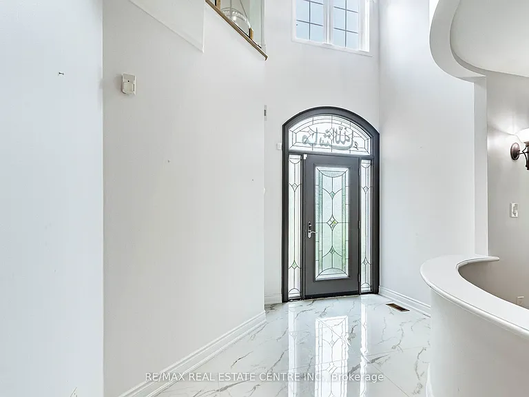 3339 Crompton Cres — Photo 6