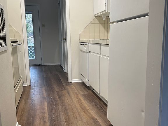 2nd image of 872 Arlington Ave #4