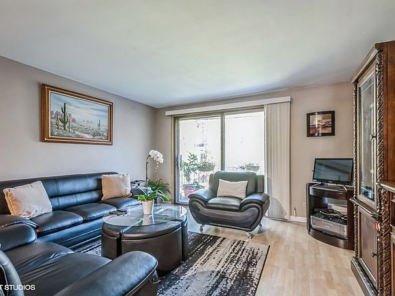 3rd image of 6275 N Northwest Hwy APT 209