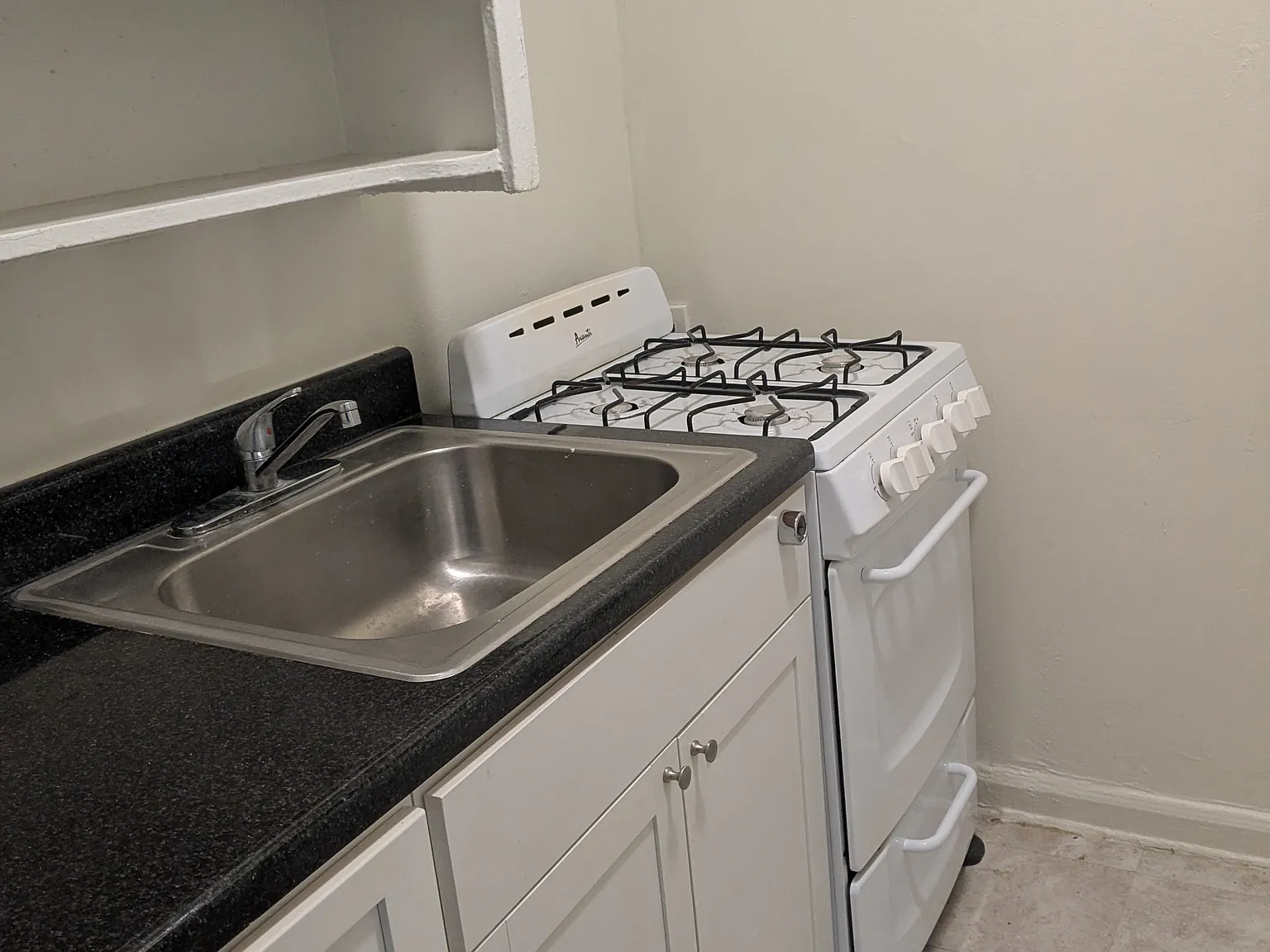 41-90 Frame Place — Photo 4