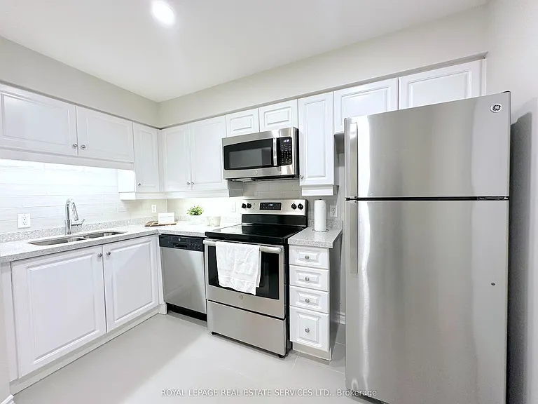 17 Brookbanks Dr #104 — Photo 7