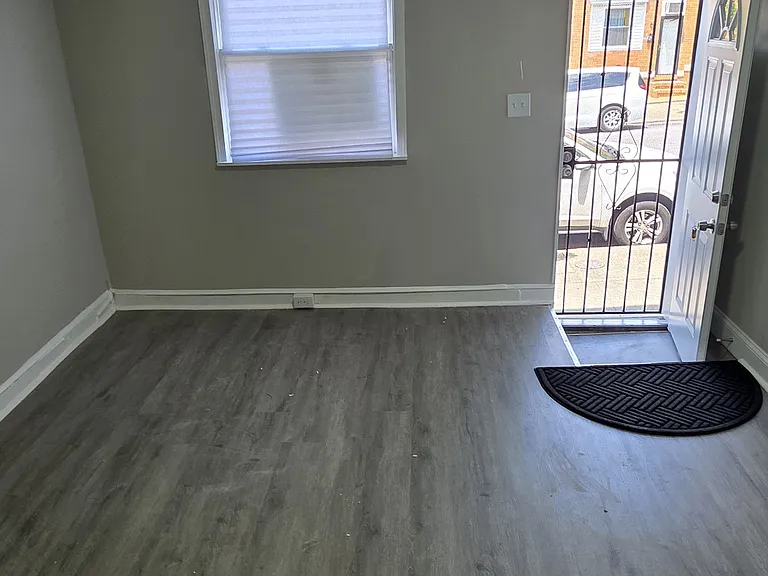 3515 E Fairmount Ave — Photo 3