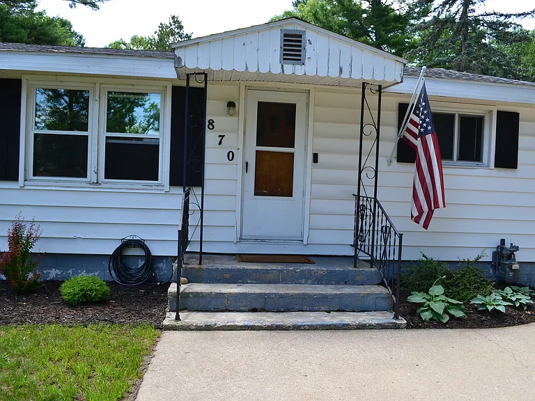 870 Pine Grove Ave — Photo 6