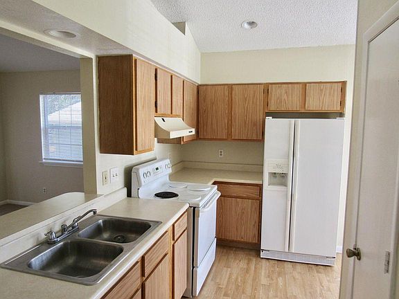 3rd image of 5814 Killarney Ave
