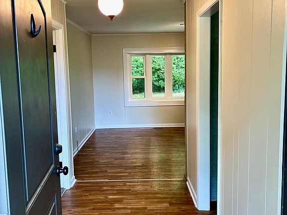 3rd image of 126 Delta Dr