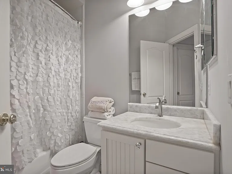 9864 Walker Glen Ct — Photo 35