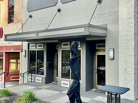 2nd image of 129 N Main St