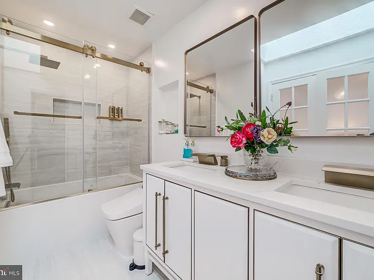 8 Carriage House Cir — Photo 53