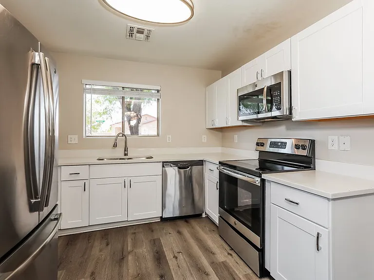 1074 E Silversmith Trl — Photo 7