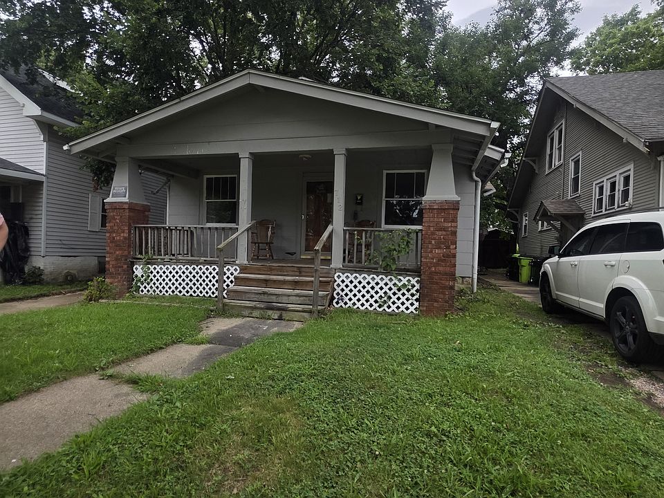 1st image of 712 W Waggoner St