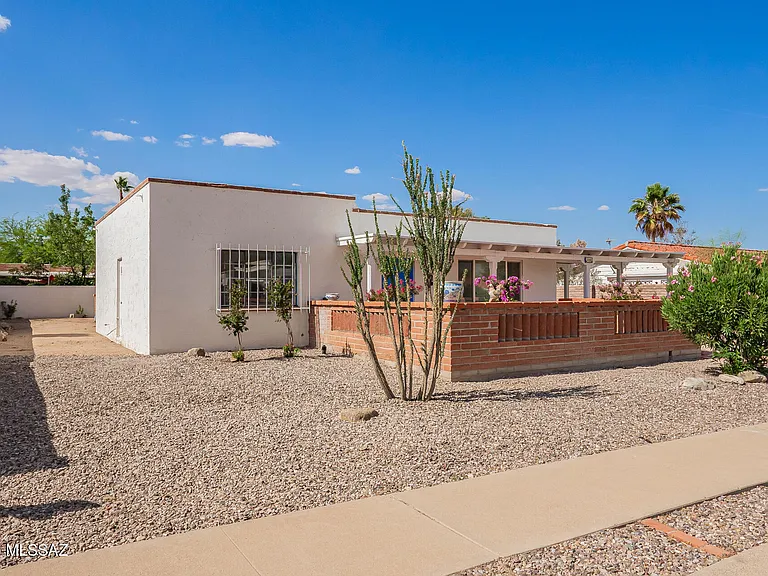 434 S Vista Del Rio — Photo 2
