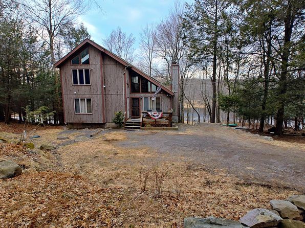 107 Robert Ln, Gouldsboro, PA 18424