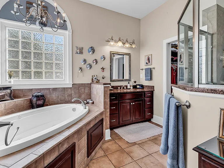801 Bluffview Dr — Photo 12