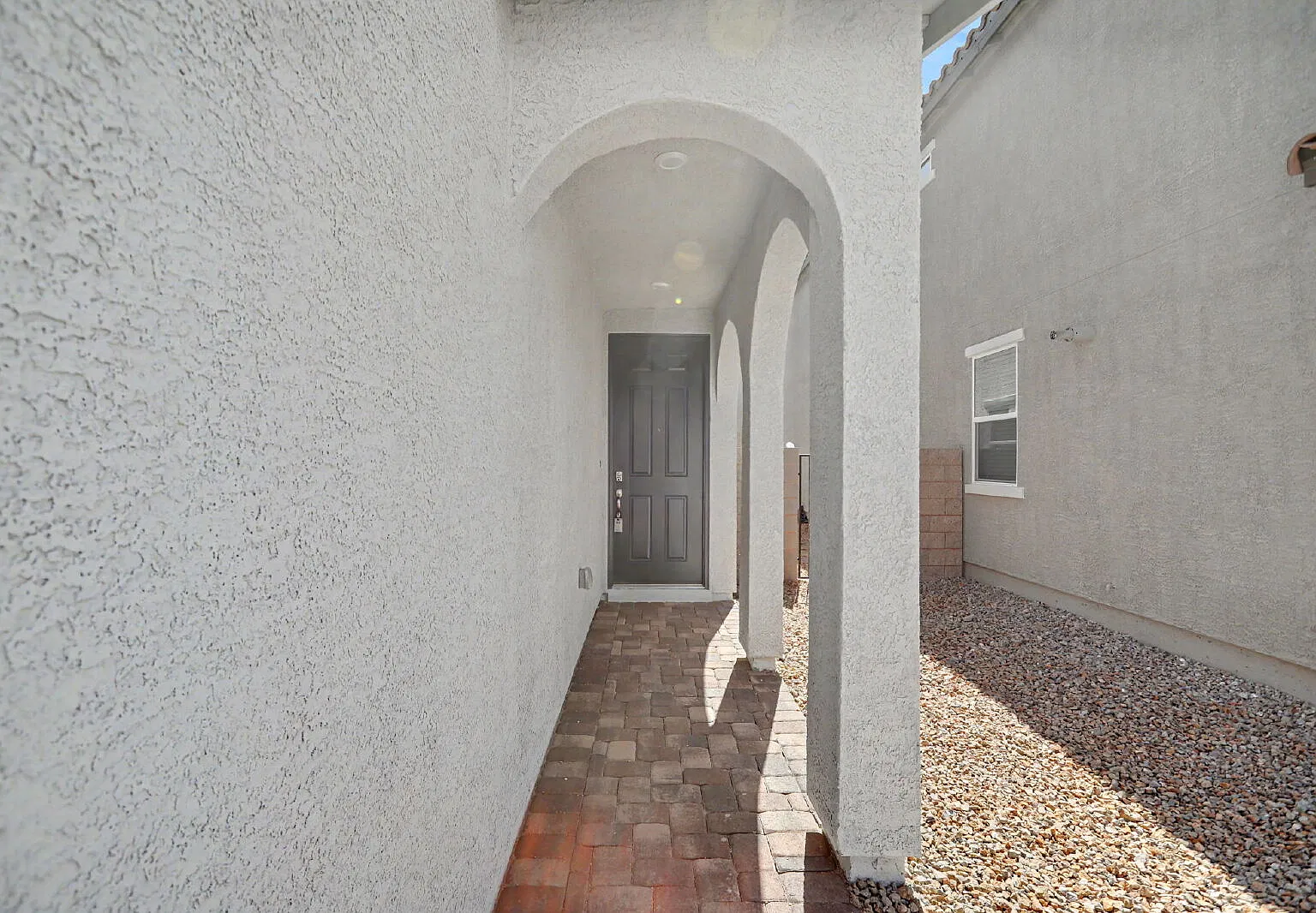4 bed, 2.5 bath, 1979 sqft, $2,400 — Photo 3