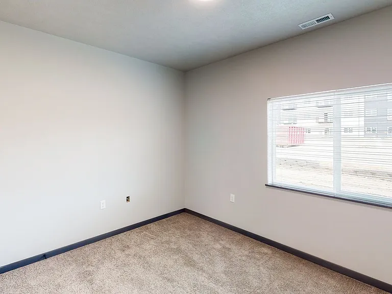 5800 Sunnybrook Plz — Photo 22