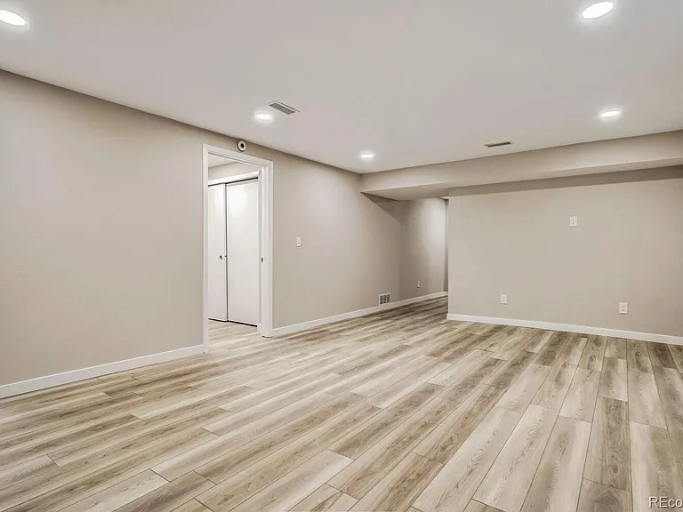 11962 E Maple Ave — Photo 19
