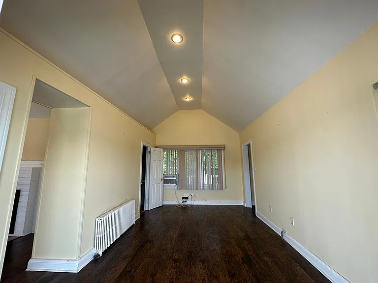 193 Woodbine Ave #C — Photo 8