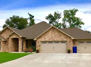 1051 Chesterfield Dr, Webb City, MO 64870
