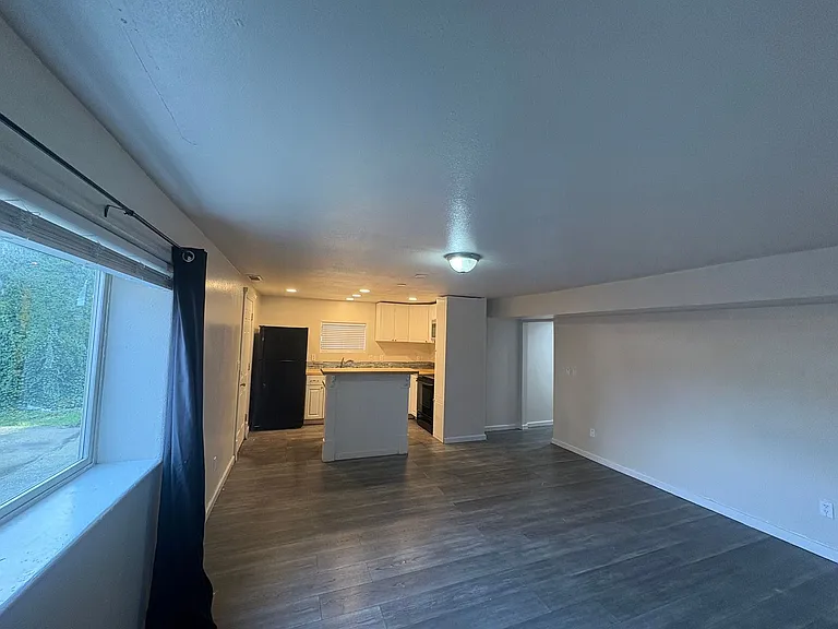 929 Pecks Dr — Photo 3