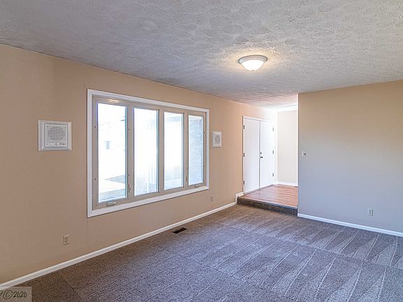 5th image of 201 Waters Cir