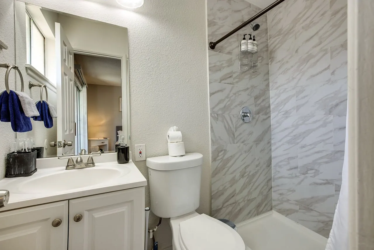 2405 Arenas Street - 1 — Photo 3