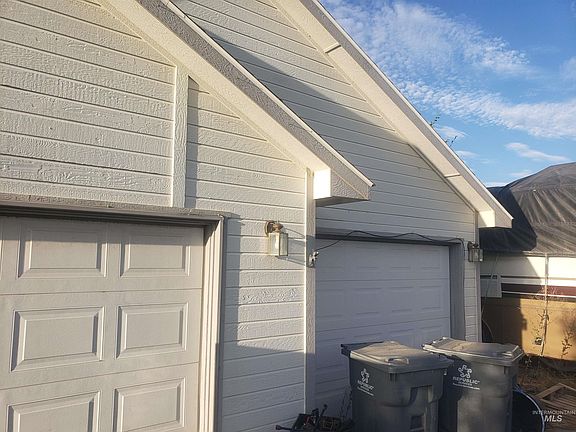 4th image of 2108 E Lewis Ln