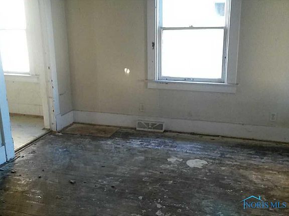 3rd image of 1220 E Albert St
