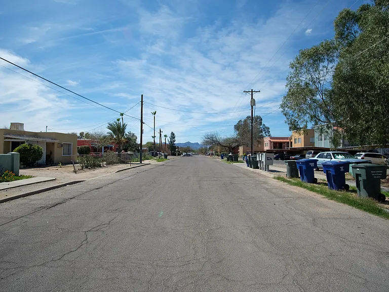 603 E Jacinto St — Photo 17