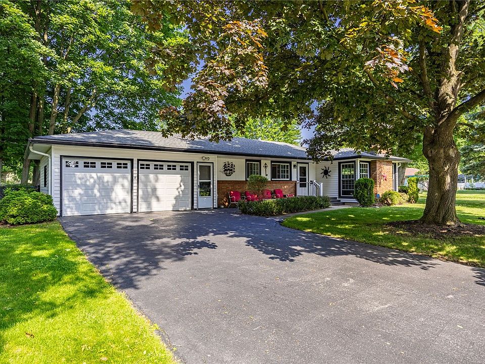 1st image of 77 Willowen Dr