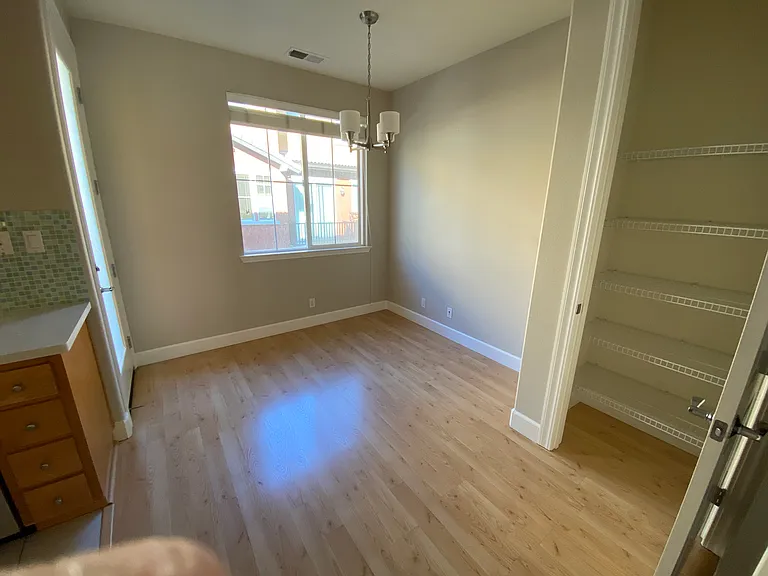 150 Holly Ter — Photo 10