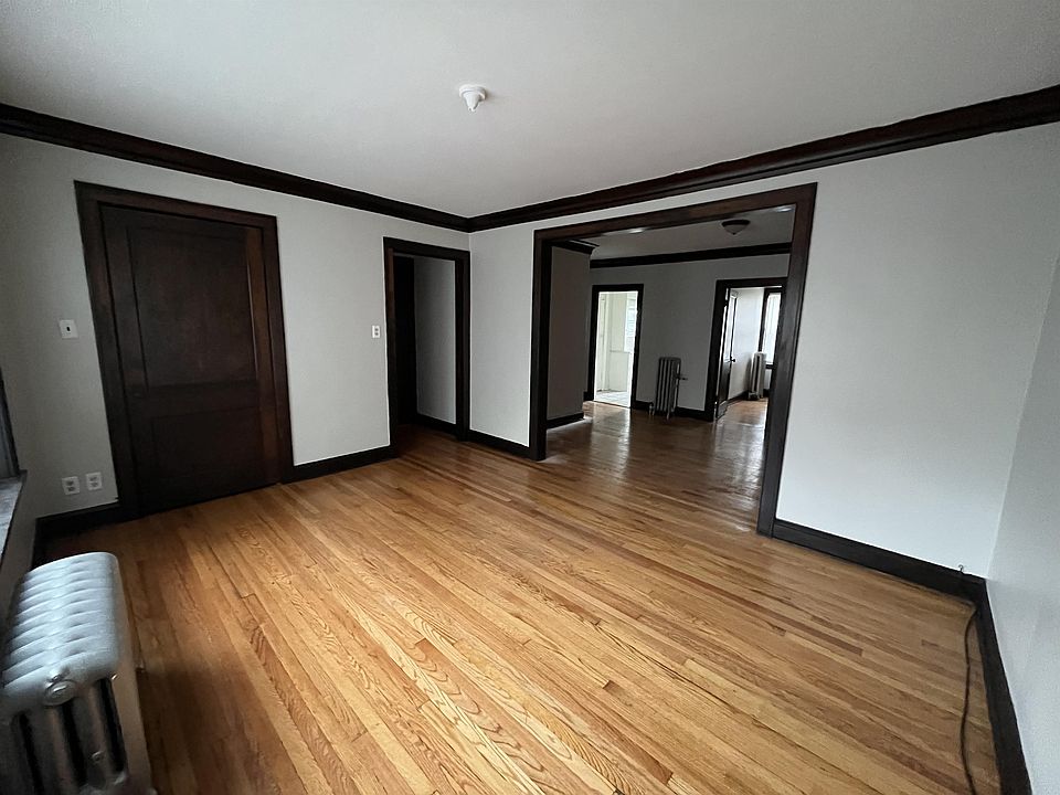 1st image of 833 114th St APT 3
