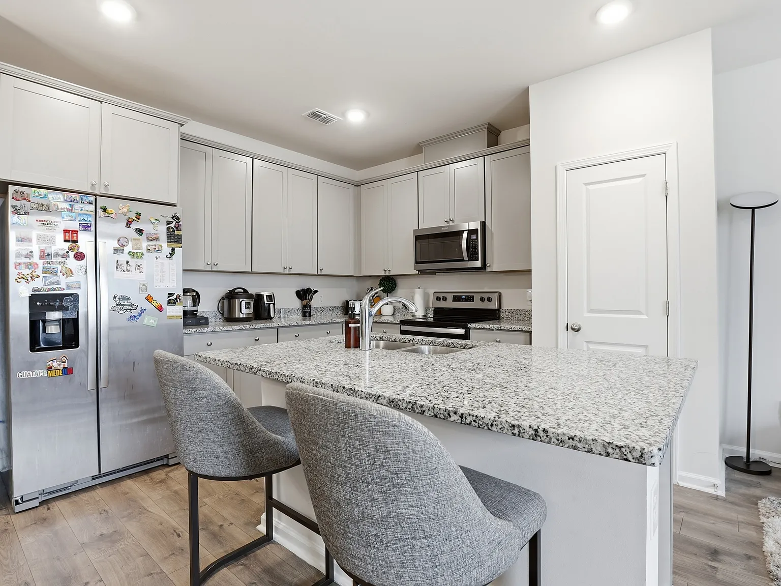 3 bed, 1654 sqft, $2,200 — Photo 3