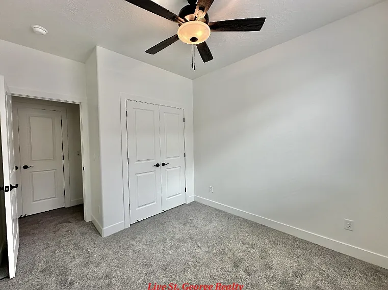 Stunning 4 bedroom 2.5 bathroom condo — Photo 4
