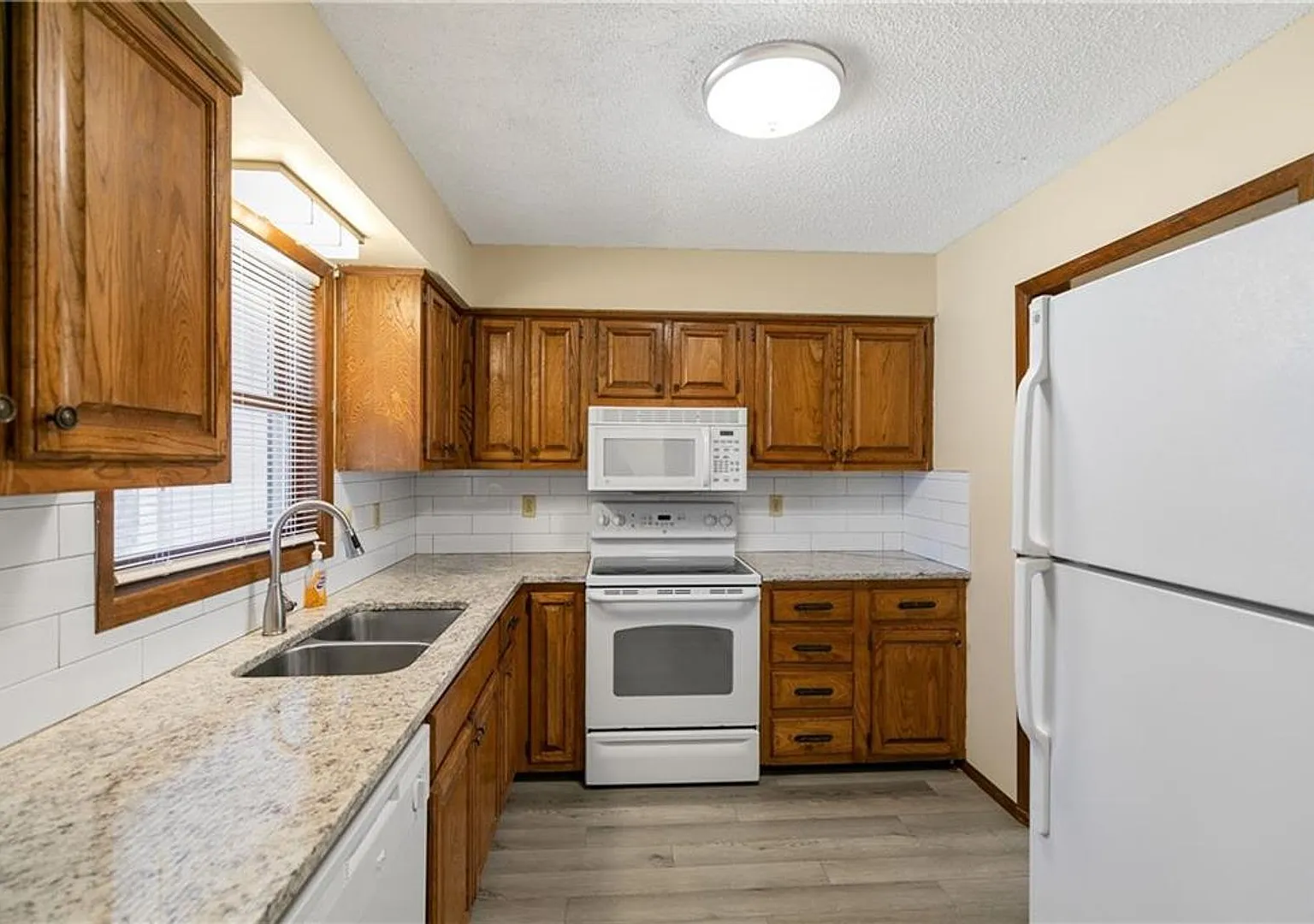 Bella Vista Townhome with POA Amenities & Maintenance-Free Living — Photo 3